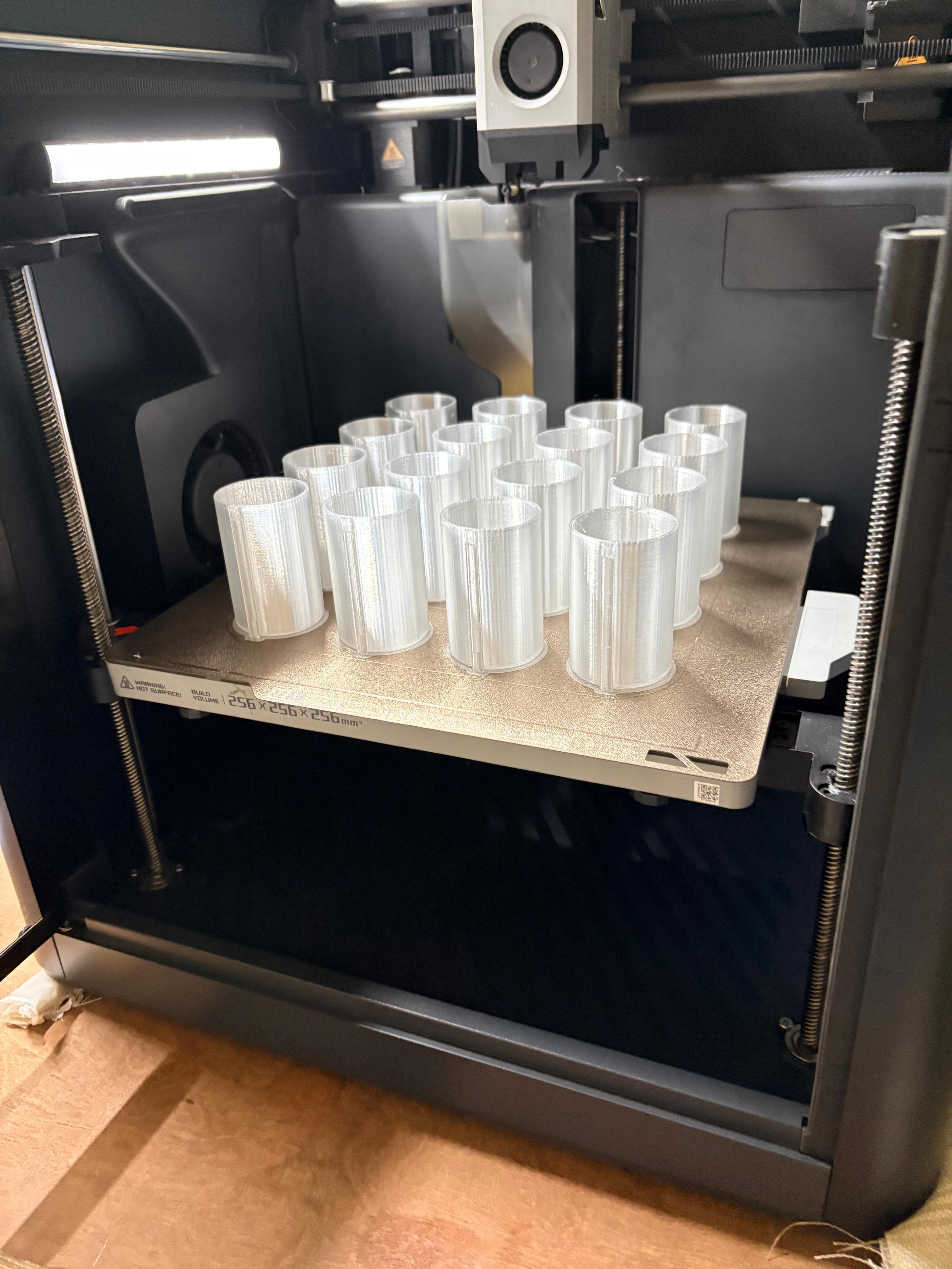 Transparent 3D printed parts on print bed
